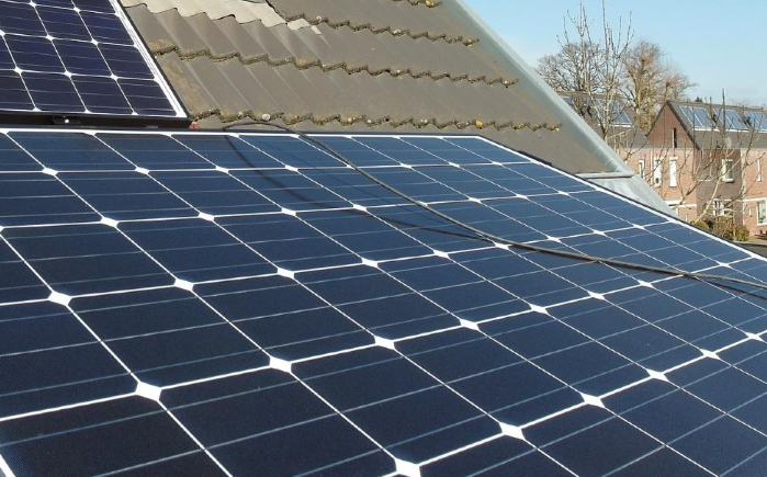 Lohnt sich der Kauf eines Solar-Terrassendachs? Entdecken Sie die Vorteile, Überlegungen und häufig gestellten Fragen: